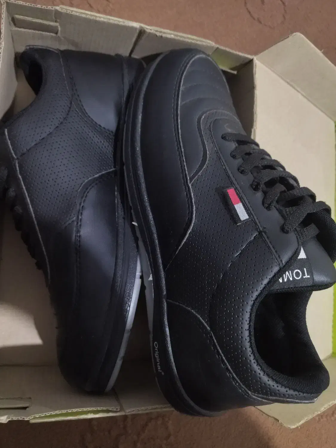 کفش|کیف، کفش، کمربند|دهگلان, |دیوار