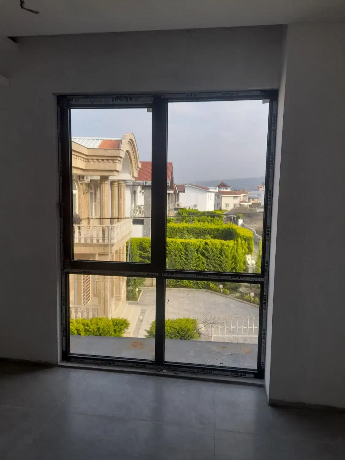 نصاب درب و پنجره های دوجداره آلومینیومی و پی وی سی|خدمات پیشه و مهارت|زرگرشهر, |دیوار