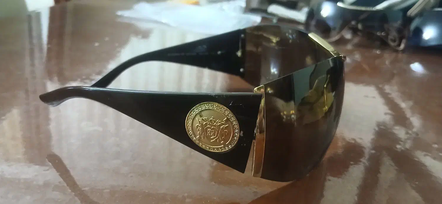 عینک|زیورآلات و اکسسوری|اندیشه, اندیشه فاز ۴|دیوار