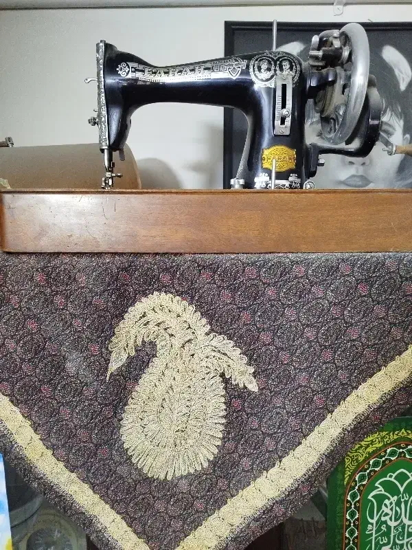 چرخ خیاطی عتیقه|کلکسیون اشیاء عتیقه|خمینی‌شهر, |دیوار