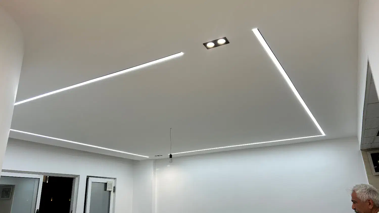 برقکار برقکاری ساختمان لاین نوری نورپردازی اتصالی|خدمات پیشه و مهارت|شیراز, معالی‌آباد|دیوار