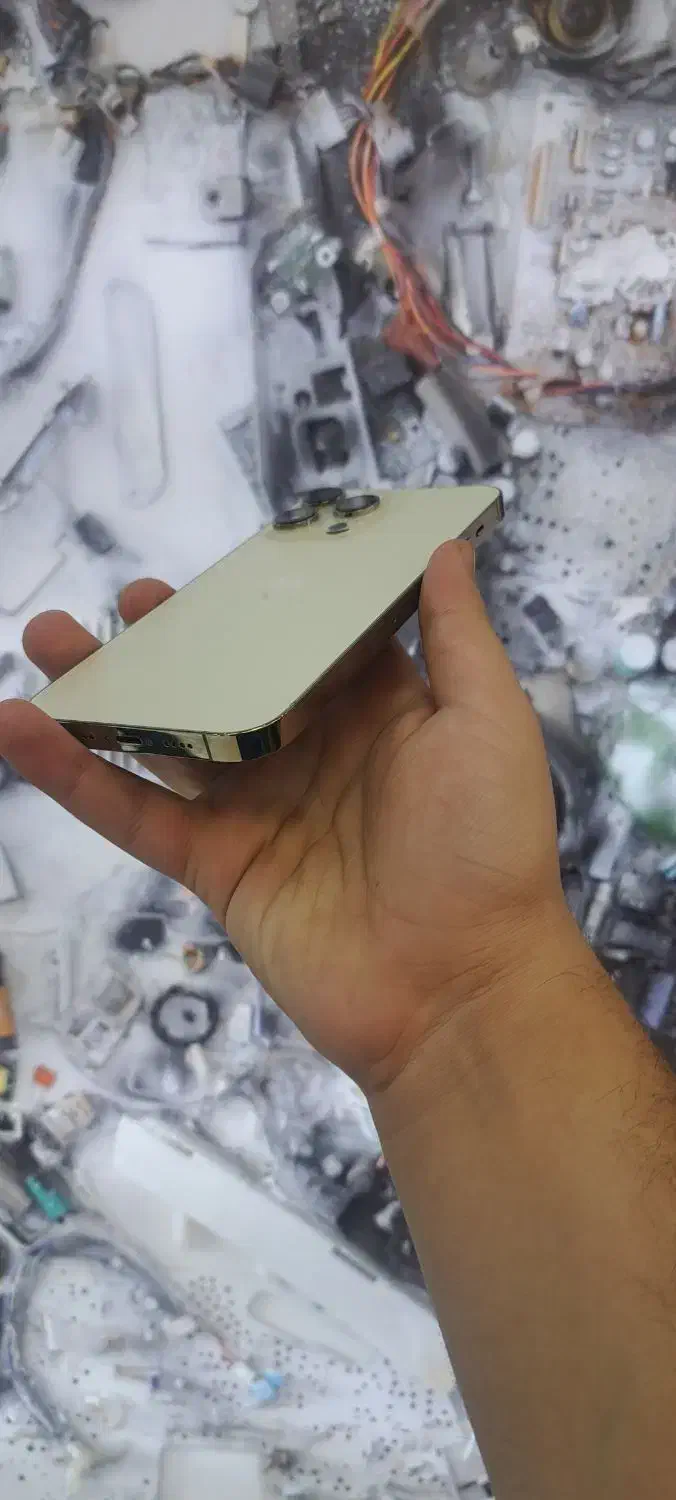 ایفون 14promax باحافظه ۲۵۶ درحد نو بسیار تمیز|موبایل|اصفهان, مفتح|دیوار