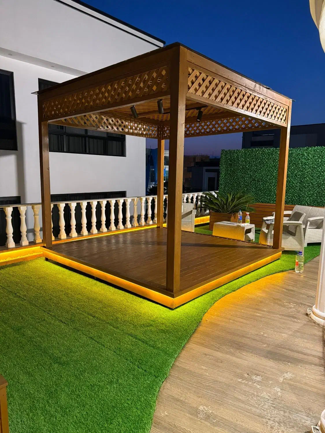 طراحی و اجرا روف گاردن فضای سبز دل نشین|خدمات پیشه و مهارت|چالوس, |دیوار