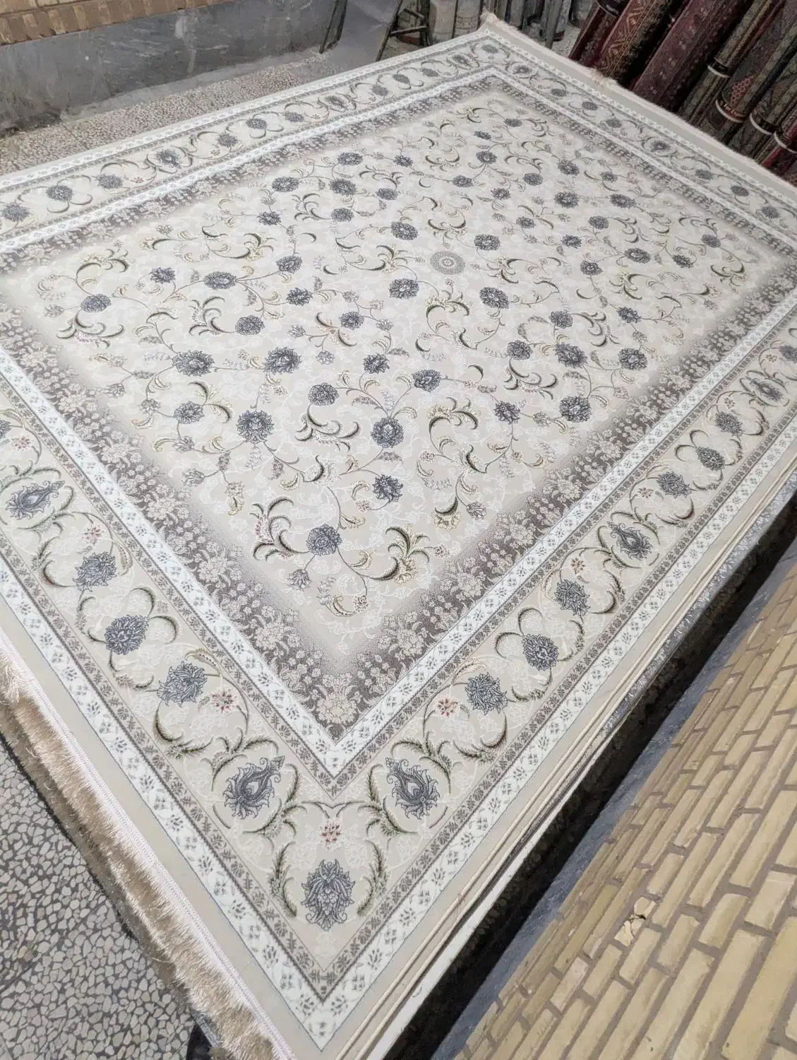 کلکسیون فرش های ۷۰۰شانه گل برجسته **|فرش|قم, حاج خلیل|دیوار