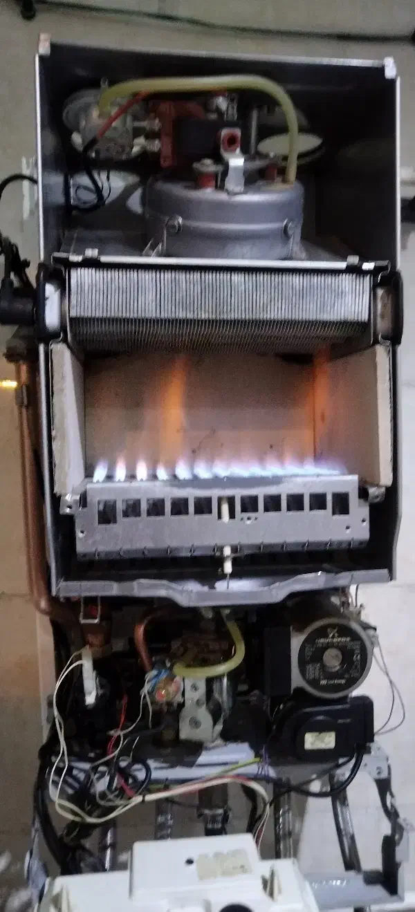 سرویسکار تعمیر تعمیرکار تعمیرات پکیج کولرگازی وآبی|خدمات پیشه و مهارت|پرند, فاز ۶|دیوار