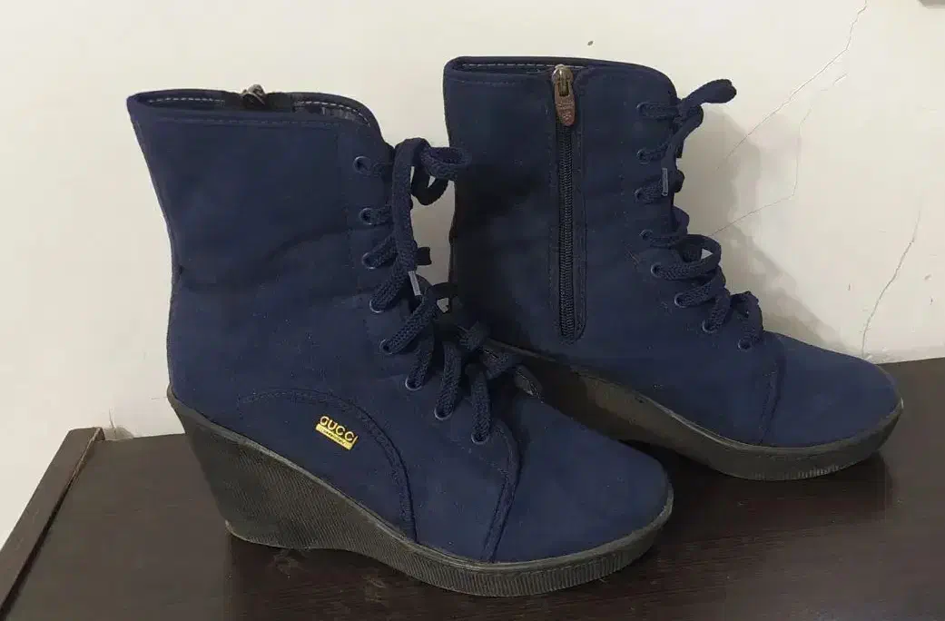 تعدادی کفش در حدنو|کیف، کفش، کمربند|خرمآباد, |دیوار