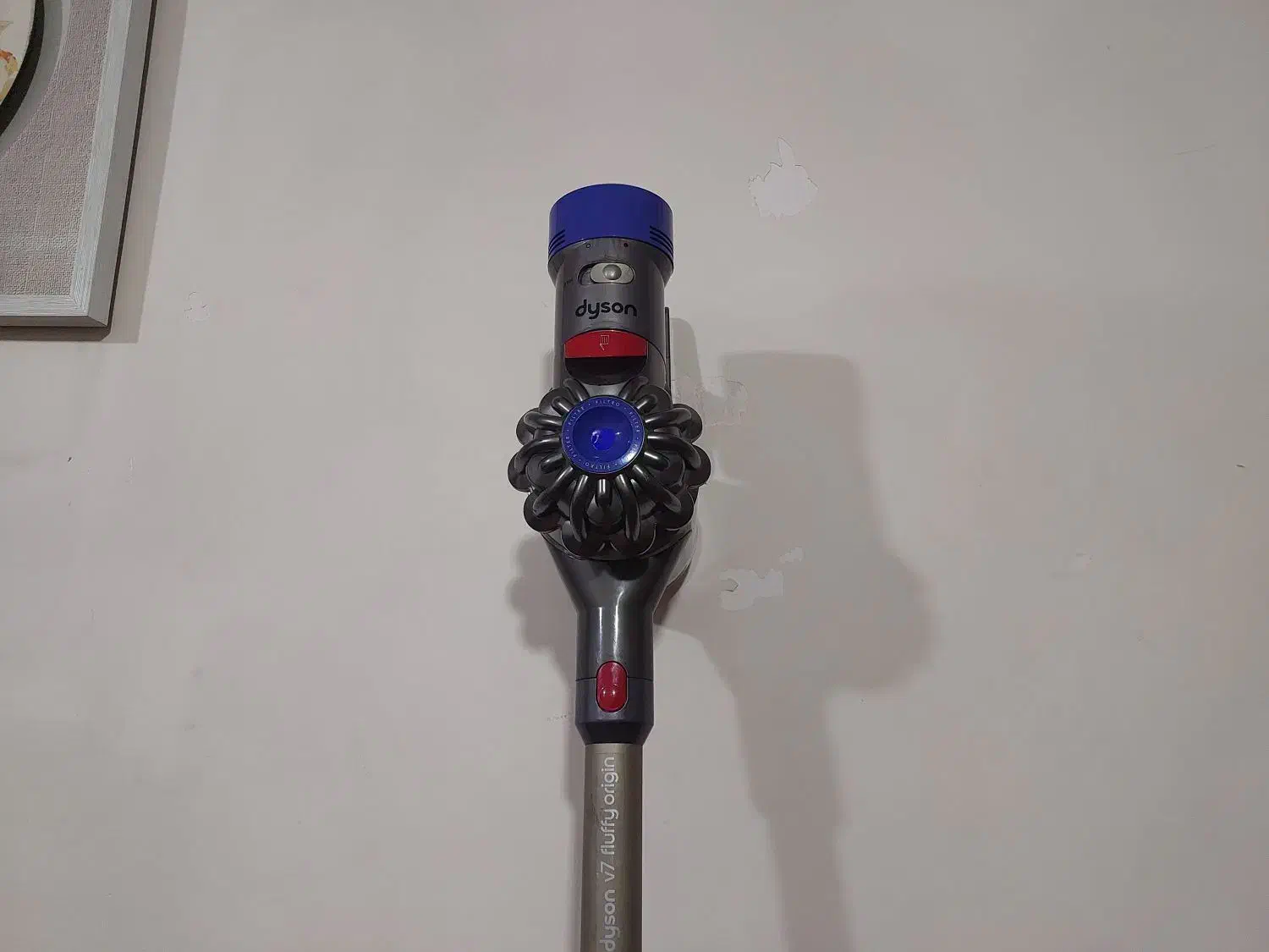 جارو شارژری دایسون V7|جاروبرقی، جارو شارژی، بخارشو|اندیشه, اندیشه فاز ۱|دیوار