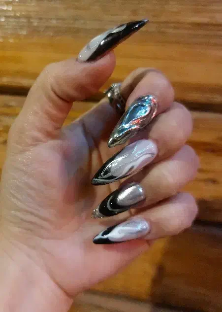 کاشت ناخن ۴۰۰ فقط تماس بگیرید|خدمات آرایشگری و زیبایی|اصفهان, برازنده|دیوار