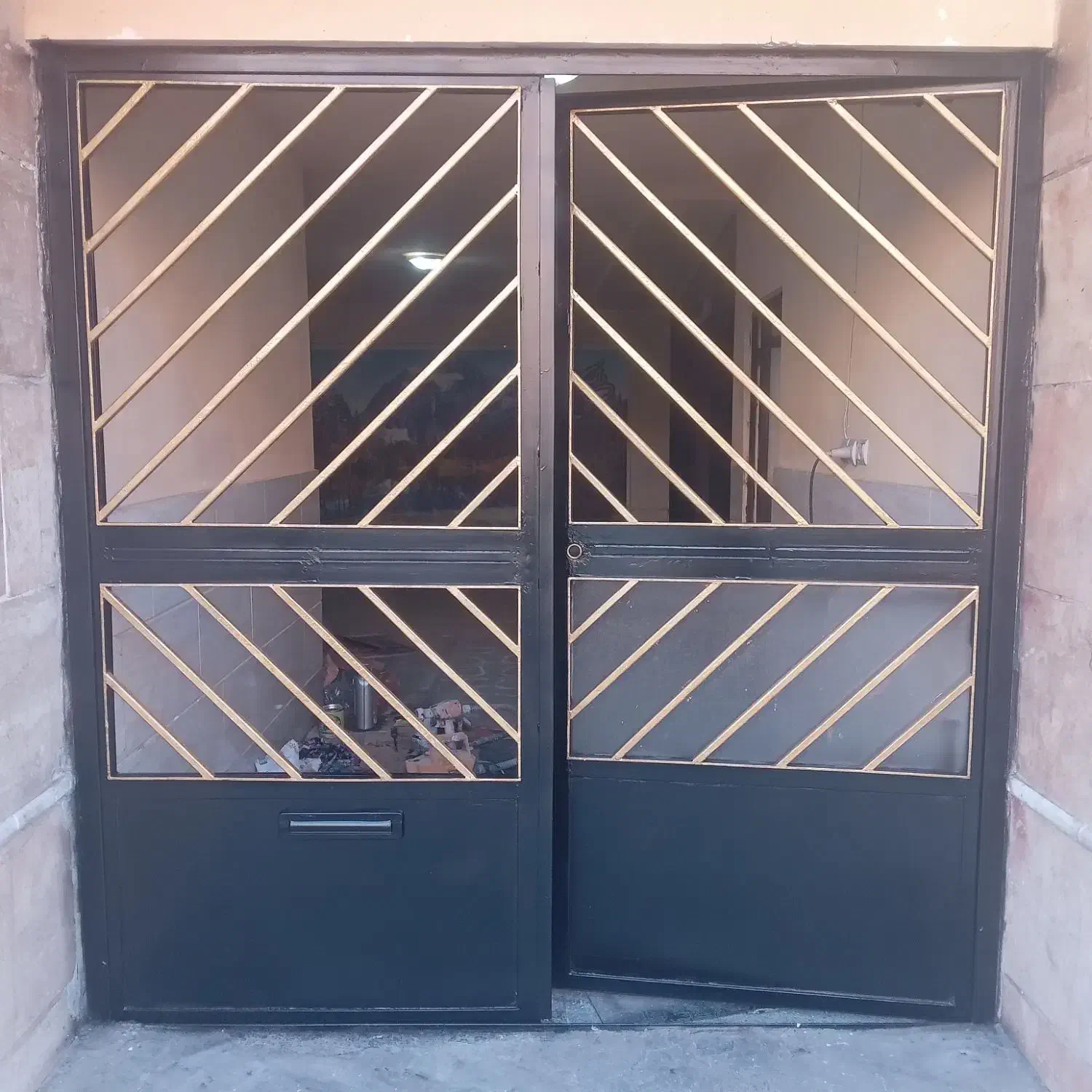 رنگ درو پنجره باپیستوله|خدمات پیشه و مهارت|محمدیه-قزوین, |دیوار