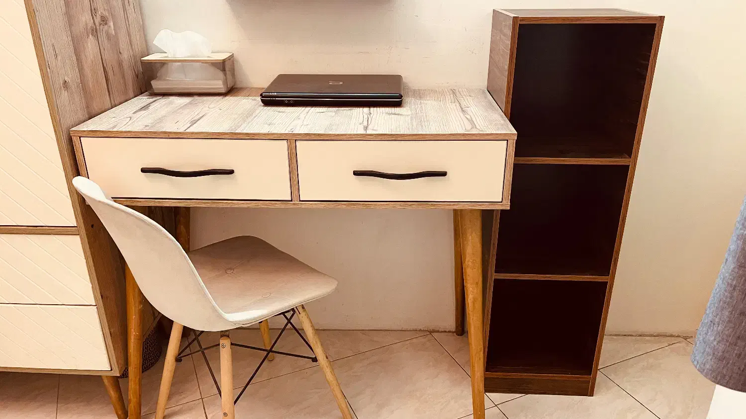 میز و صندلی و کتابخانه|میز تحریر و کامپیوتر|تهران, نیروی هوایی (پیروزی)|دیوار