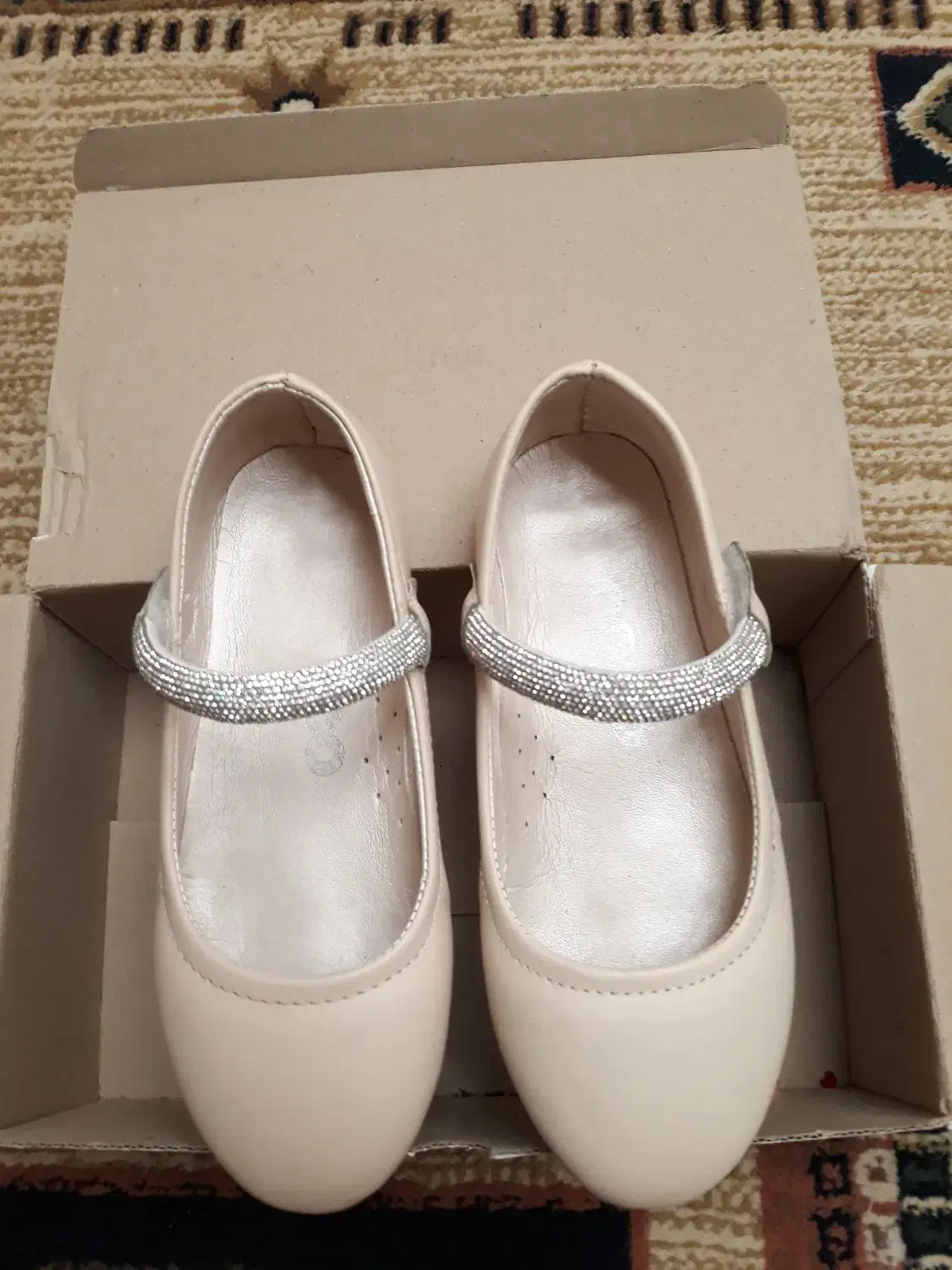 یک جفت کفش دخترانه|کفش و لباس بچه|رفسنجان, |دیوار