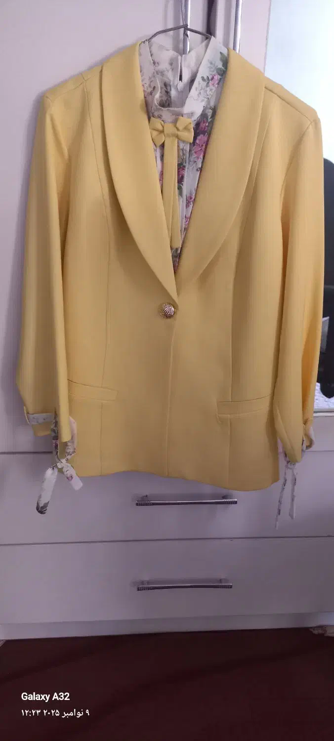 کت مجلسی|لباس|اقبالیه, |دیوار