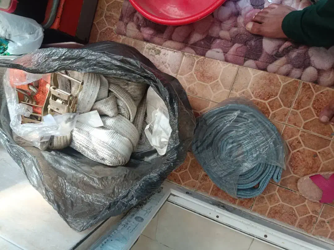 کیسه بکس مقداری طسمه رختکن لباس و عدد مهتابی سالم|لباس|بندرعباس, |دیوار