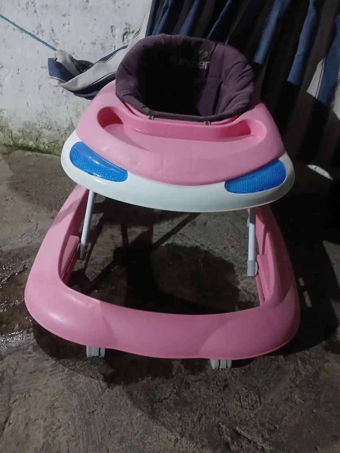 روروک|کالسکه و لوازم جانبی|بندر انزلی, کلیور|دیوار