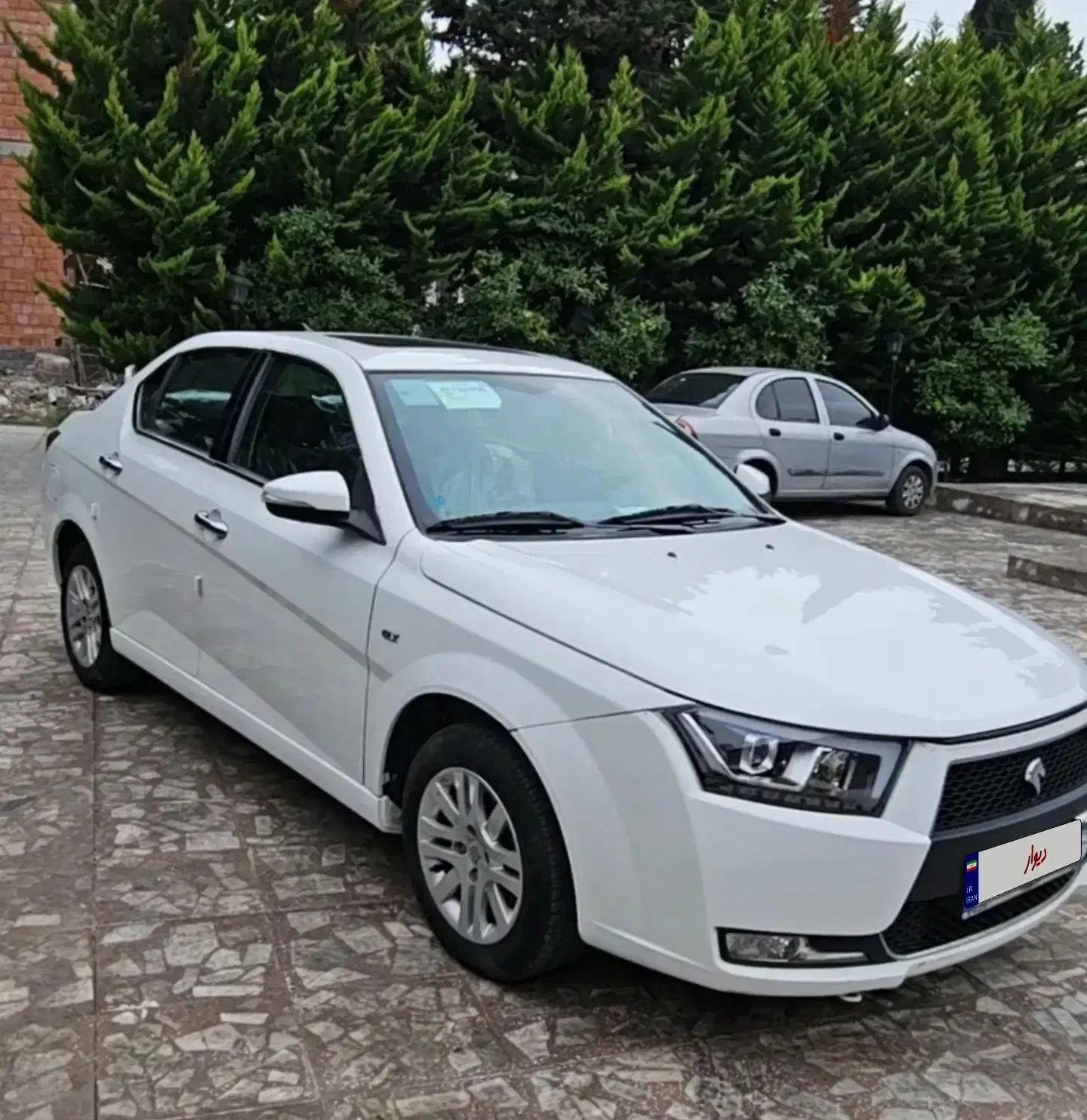 دنا پلاس ۹۷ دنده ای با سانروف|خودرو سواری و وانت|تهران, سیمای ایران|دیوار