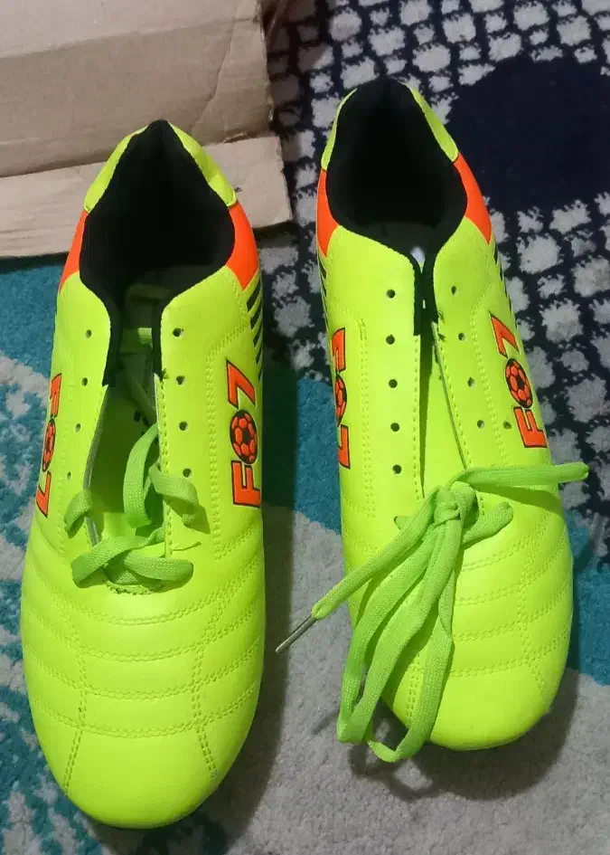 استوک زمین چمن|کیف، کفش، کمربند|رشت, شهرک قدس|دیوار