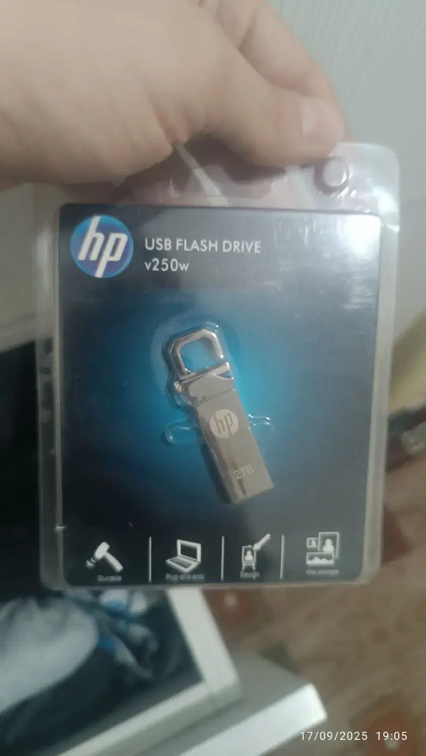 فلش دو ترابایت hp وارداتی یکی باقی مانده|قطعات و لوازم جانبی رایانه|تهران, شکوفه (عبدل آباد)|دیوار