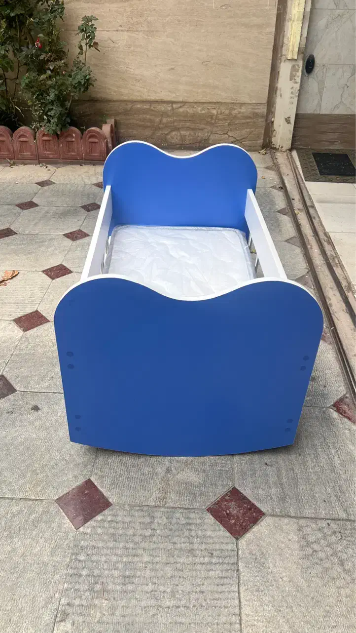 تخت نوزادی|تخت و صندلی بچه|تبریز, |دیوار