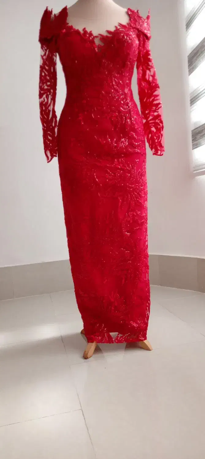 قرمز|لباس|قره ضیاالدین, |دیوار