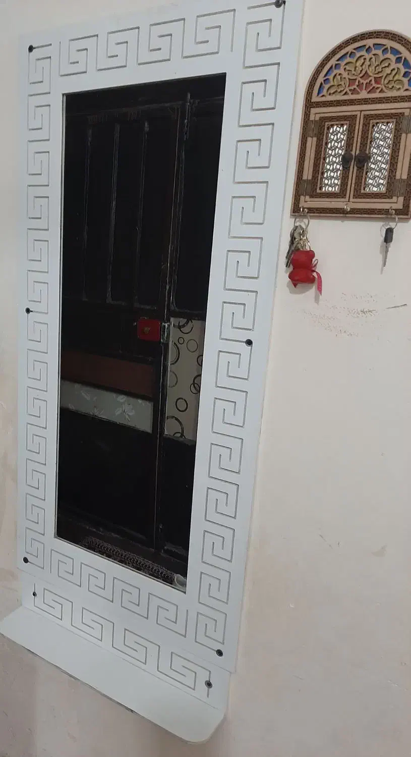 آینه|آینه|خرمشهر, |دیوار