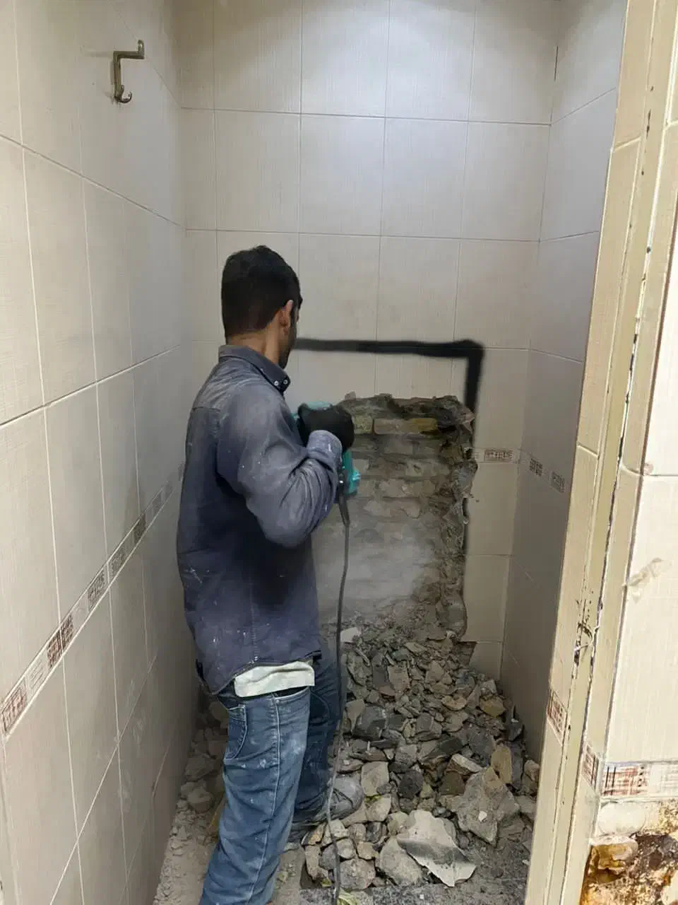 تخریب ساختمان وخاکبرداری بازسازی تعمیرات وتغییرات|خدمات پیشه و مهارت|تهران, پونک|دیوار