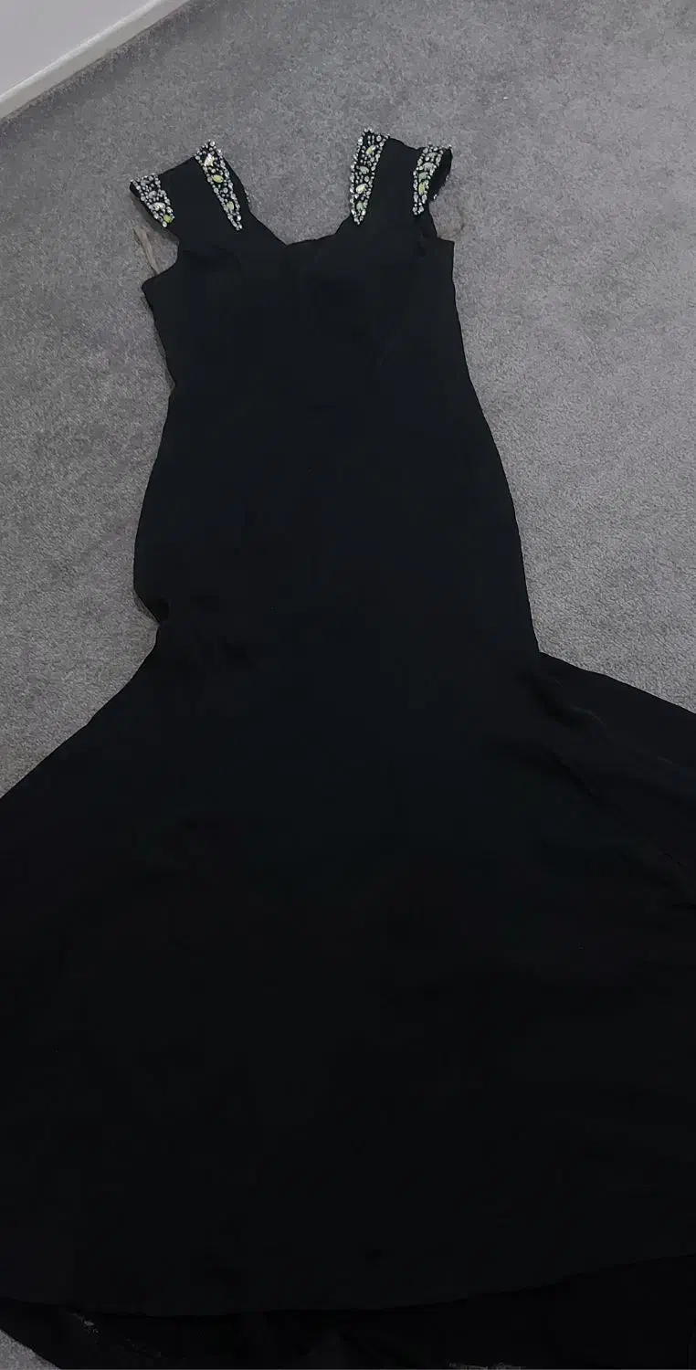 پیراهن مشکی|لباس|اهواز, کوی باهنر|دیوار