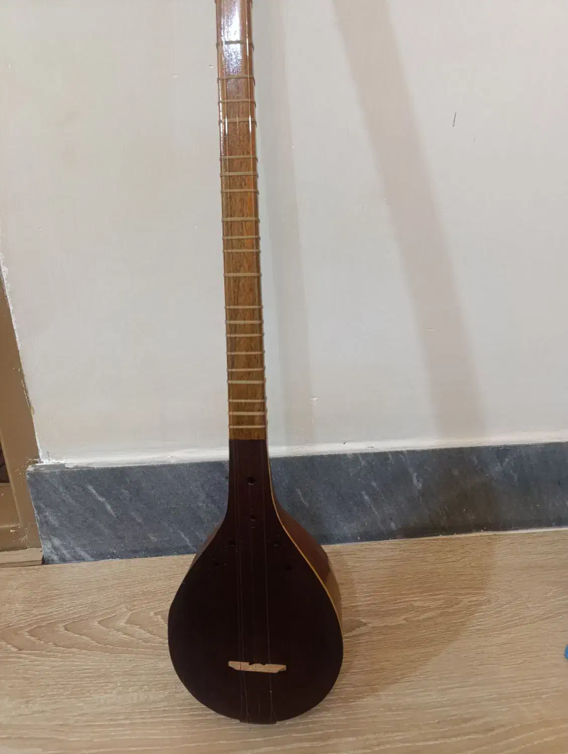 سه تار اکبری..|سازهای سنتی|اسلام‌‌آباد غرب, |دیوار