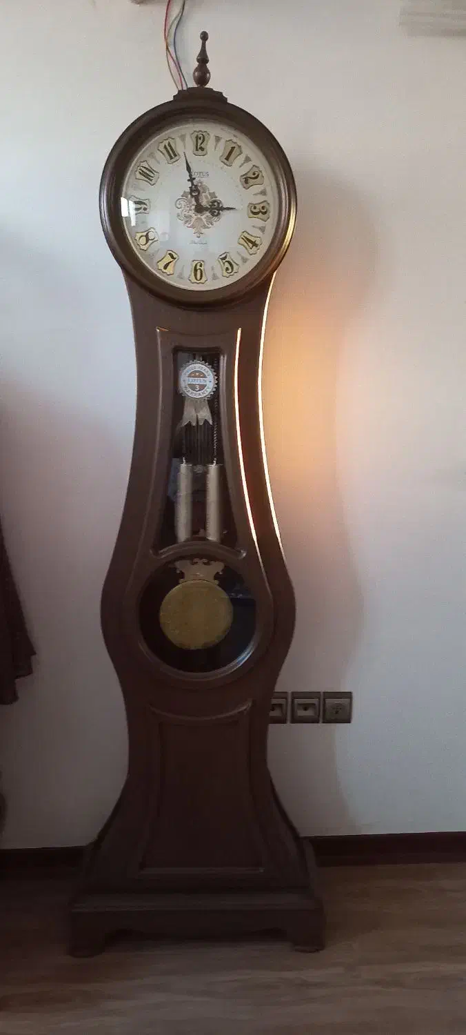 ساعت ایستاده|ساعت دیواری و تزئینی|پیر بکران, |دیوار