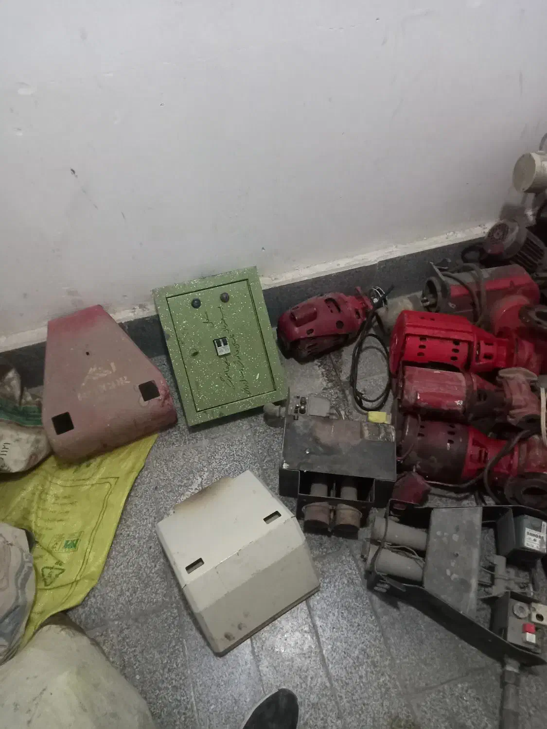 تعدادی مشعل گازی و گازوئیلی با پمپ آب حلزونی سالم|آبگرمکن، پکیج، شوفاژ|مشهد, پنجتن|دیوار