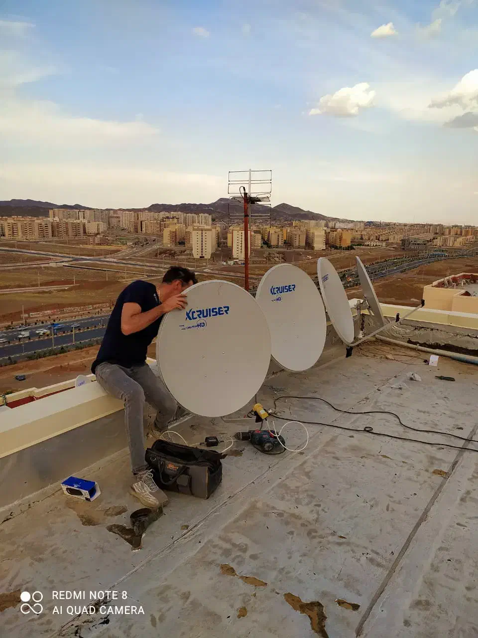 نصب انتن. ثابت گردان . مرکزی|خدمات پیشه و مهارت|پرند, فاز ۶|دیوار