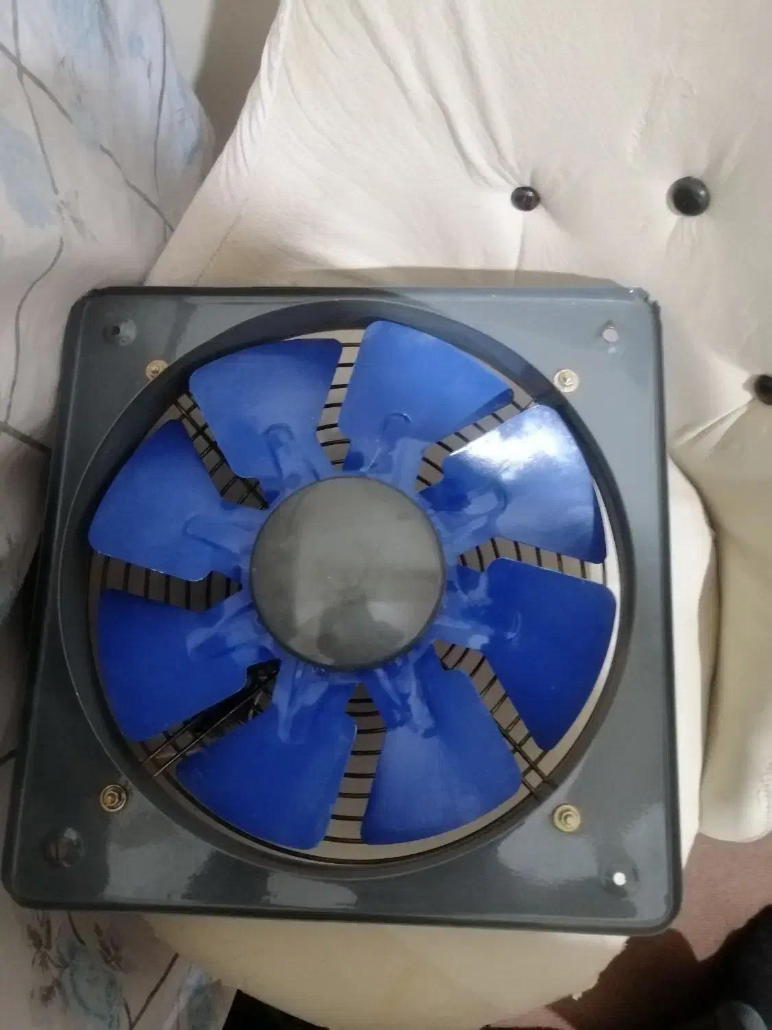 دوتا هواکش قدرتمند|پنکه و تصفیهکنندهٔ هوا|تبریز, |دیوار