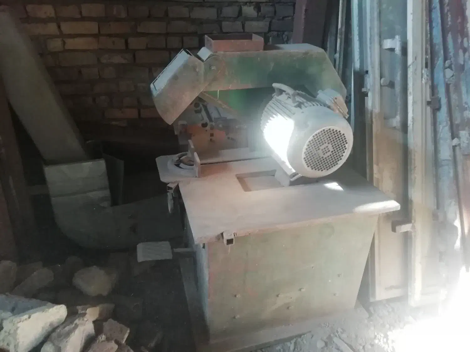 اره آتیشی|ابزارآلات|طرقبه, |دیوار