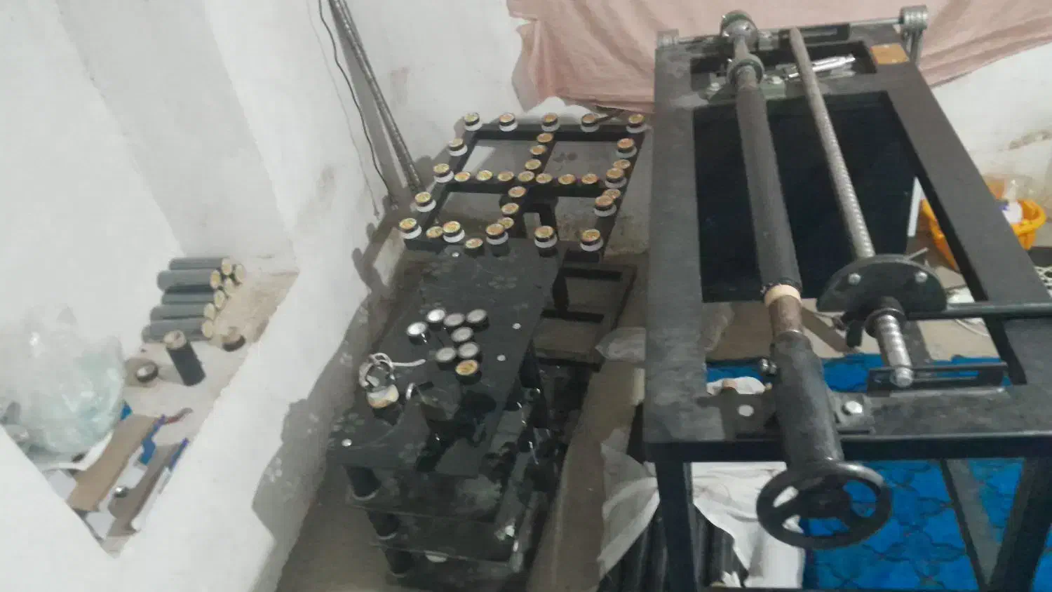 فروش دستگاه برش و بسته بندی چسب به همراه مواداولیه|فروشگاه و مغازه|آزادشهر, |دیوار