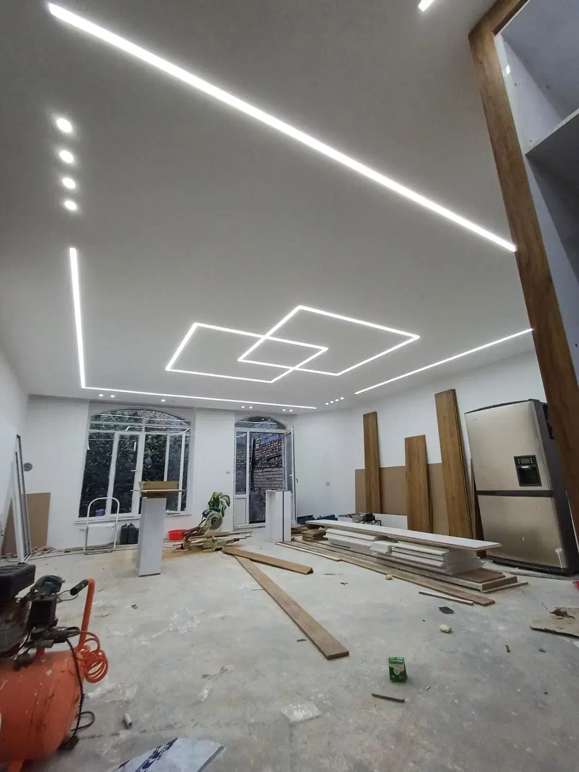 برقکار/لاینر/ سرویس کولر/نصاب لوستر/نورپردازی|خدمات پیشه و مهارت|سنندج, |دیوار