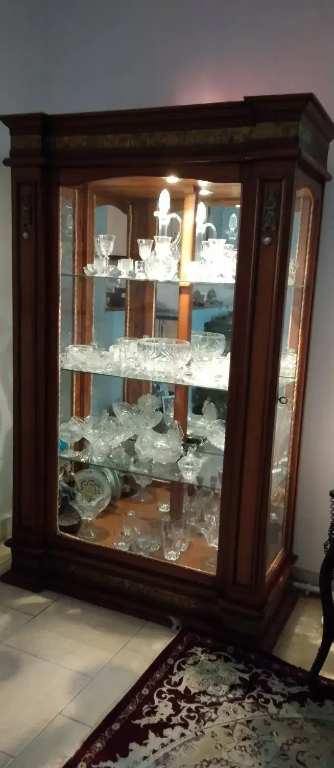 بوفه بسیار تمیز در حد نو|بوفه، ویترین، کنسول|پیشوا, |دیوار