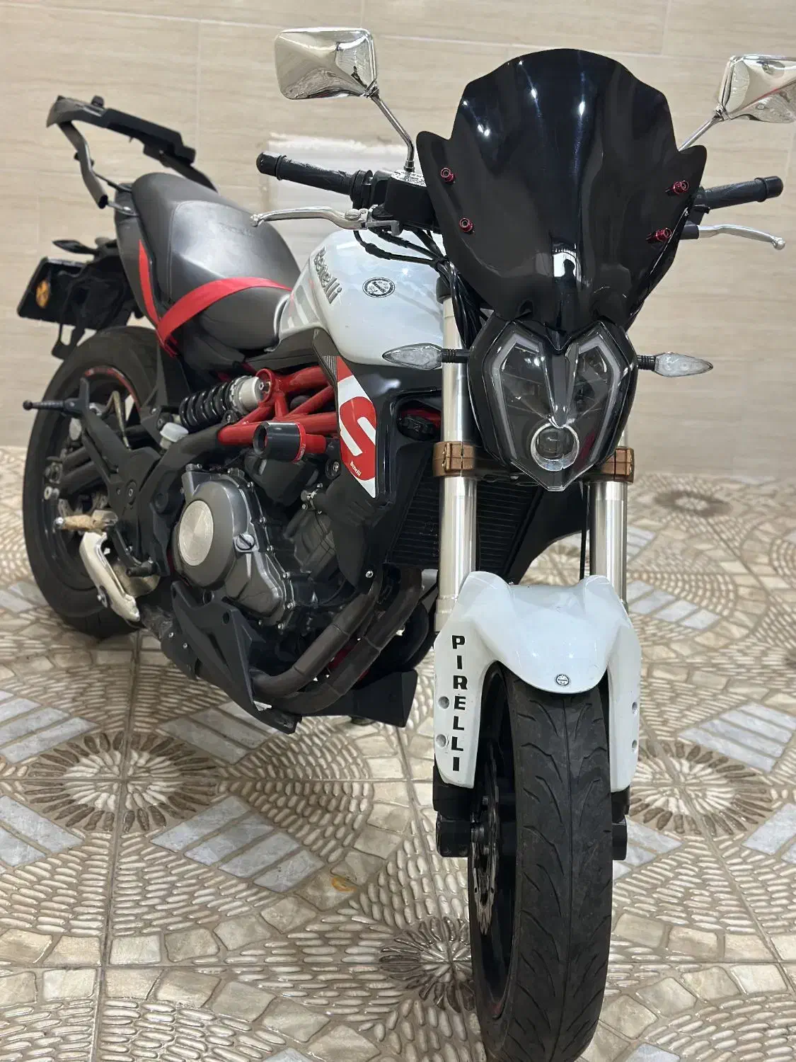 بنلی 300 جفت نیوفیس|موتورسیکلت|لاهیجان, شیشه گران|دیوار