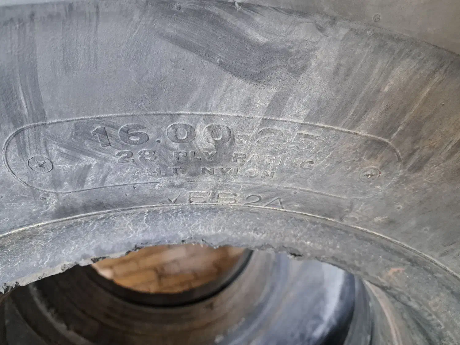 لاستیک جرثقیل 25 تن کارگاهی|قطعات یدکی و لوازم جانبی|اردکان, |دیوار