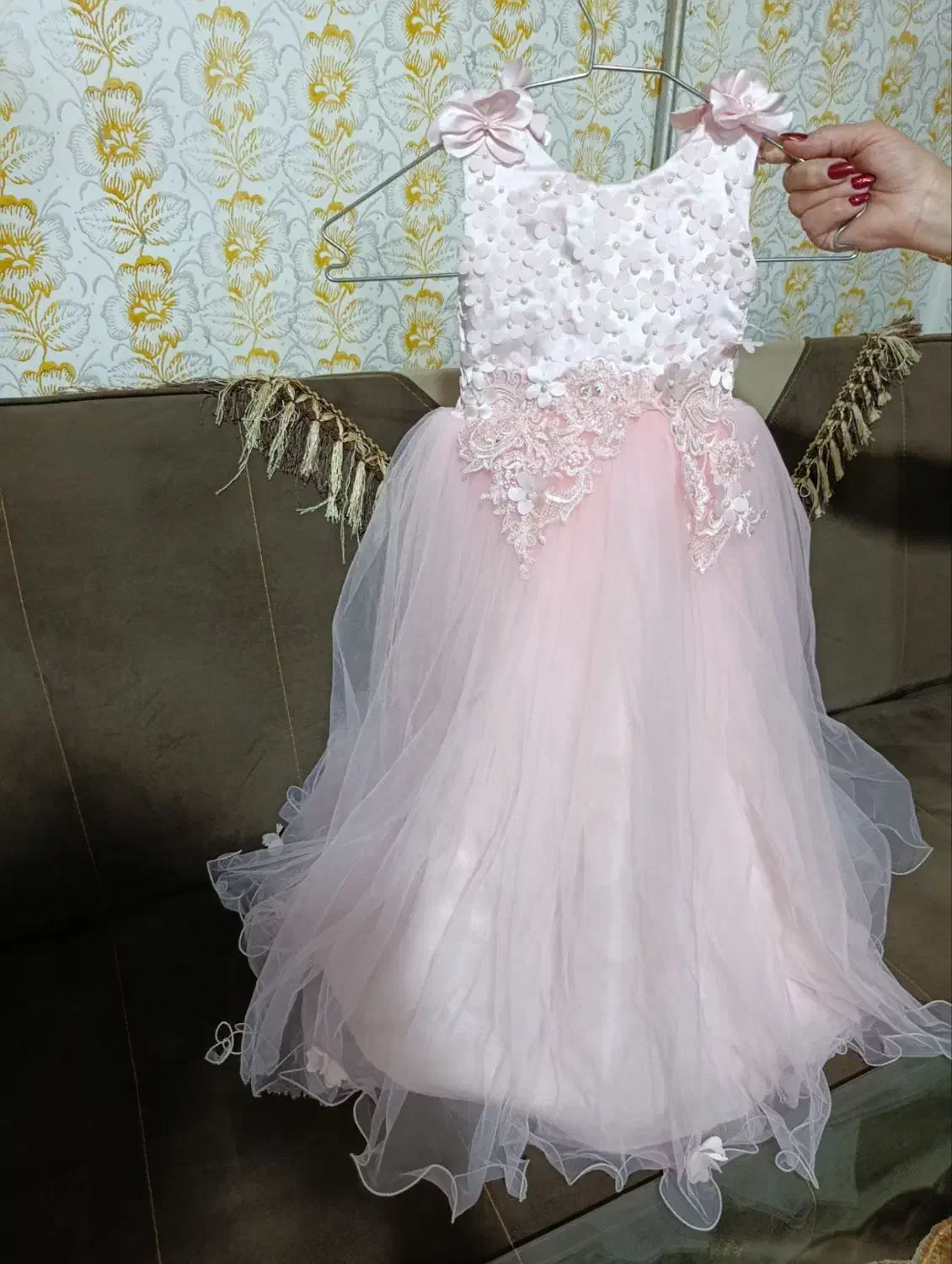 لباس عروس|لباس|خوی, |دیوار