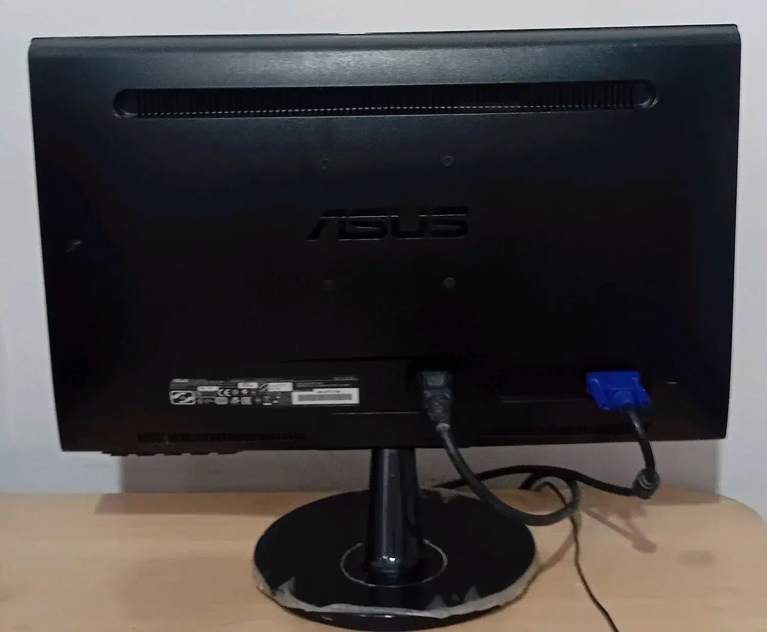 مانیتور LCD ایسوس 19 اینچ کم کار در حد|قطعات و لوازم جانبی رایانه|گنبد کاووس, |دیوار