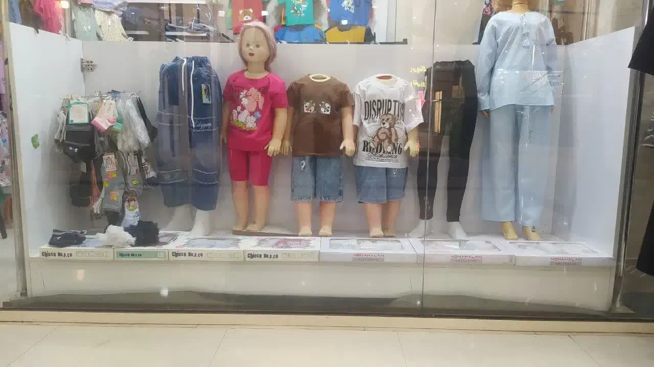 ویترین لباس بچگانه|فروشگاه و مغازه|مشهد, عیدگاه|دیوار