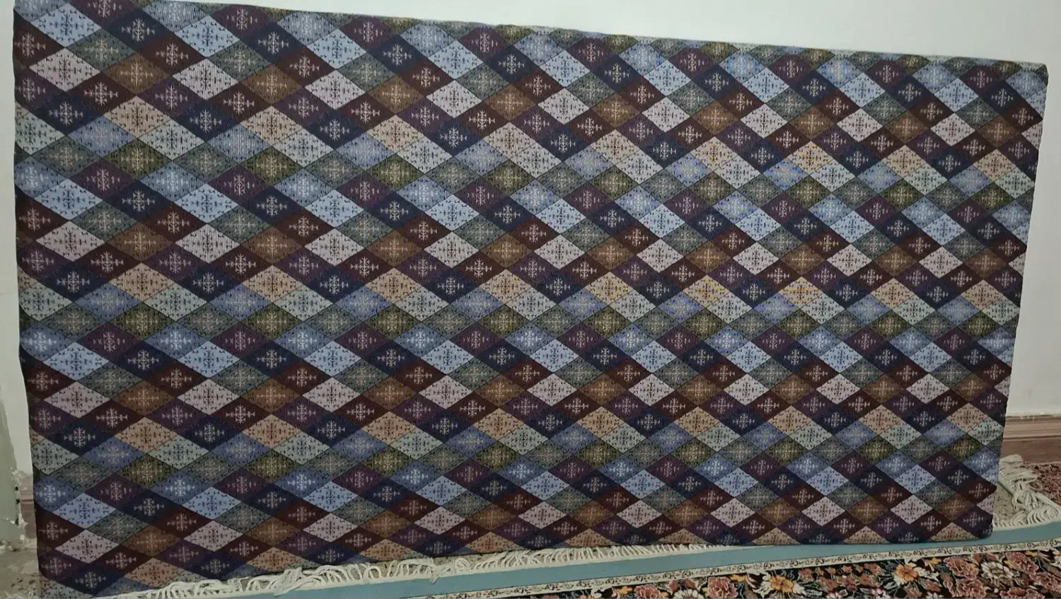 زیر پایی شاه نشین|پشتی|یاسوج, |دیوار