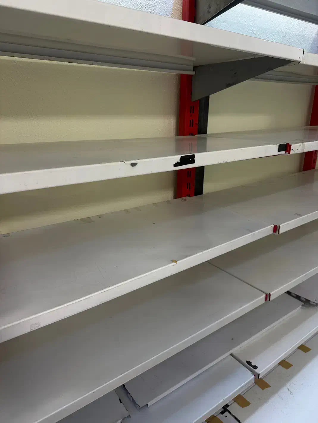 طبقه فلزی قفسه|کتابخانه، شلف، قفسههای دیواری|کرج, شهرک اوج|دیوار