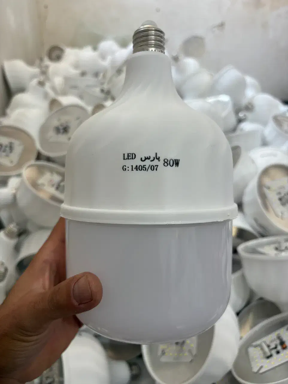 فروش عمده لامپ کممصرف ۵۰ تا ۸۰ وات باکیفیت|لامپ و چراغ|اصفهان, رزمندگان|دیوار