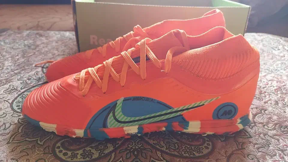 کفش ورزشی|کیف، کفش، کمربند|رشت, حمیدیان|دیوار