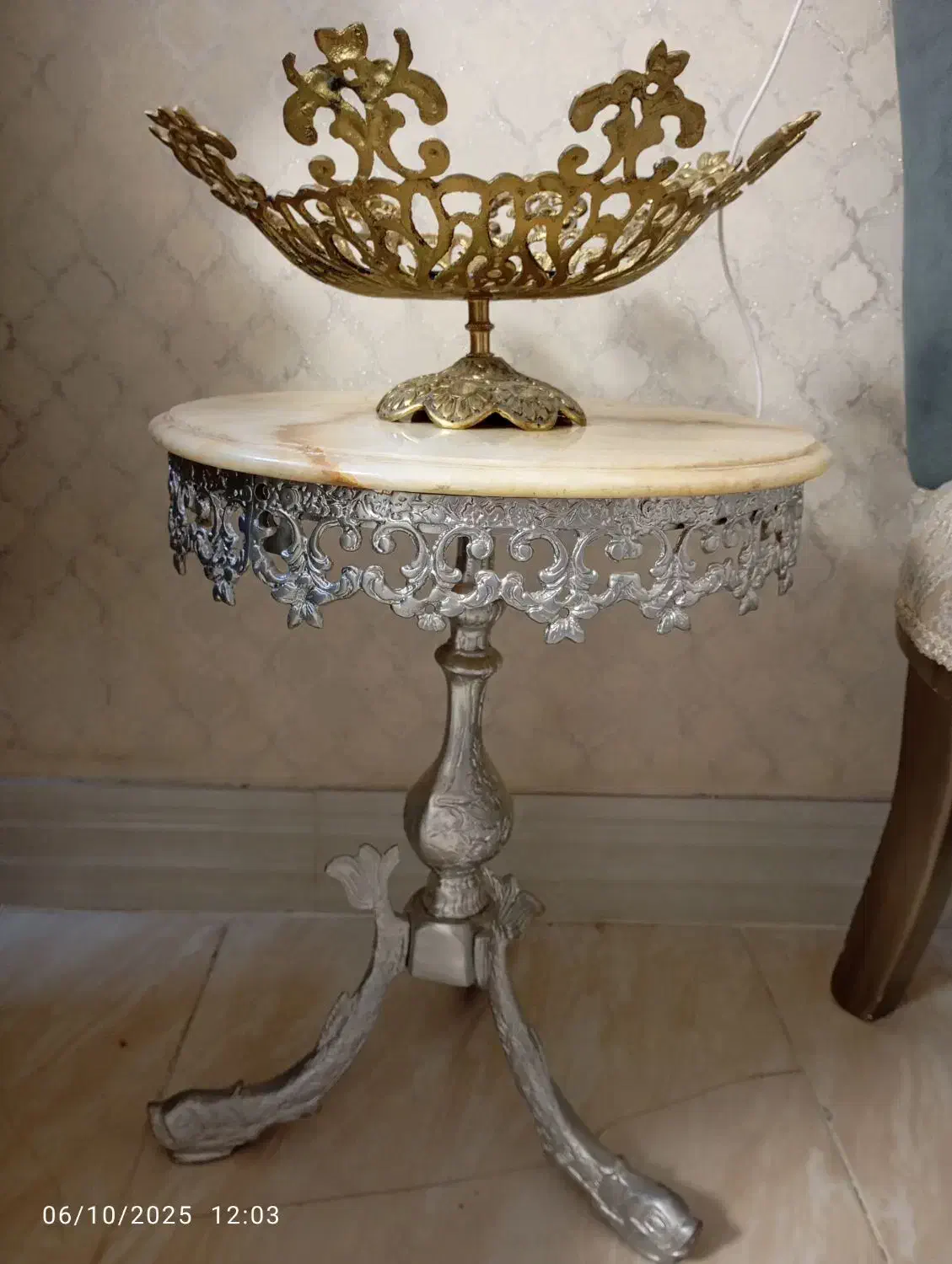 جلو مبلی برنجی ابکاری نقره|مبلمان خانگی و میز عسلی|ورامین, ورامین|دیوار