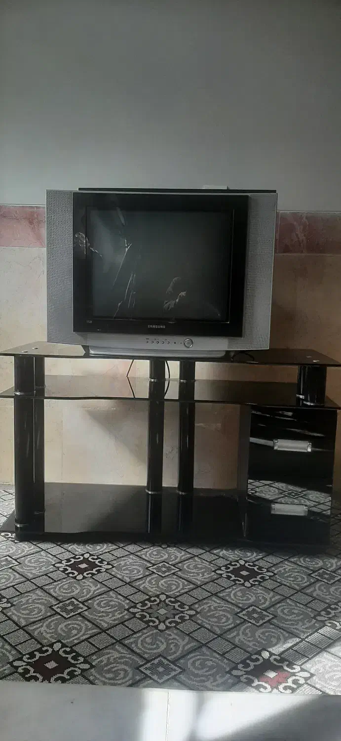 تلوزیون و میز تلوزیون|تلویزیون و پروژکتور|یزد, |دیوار