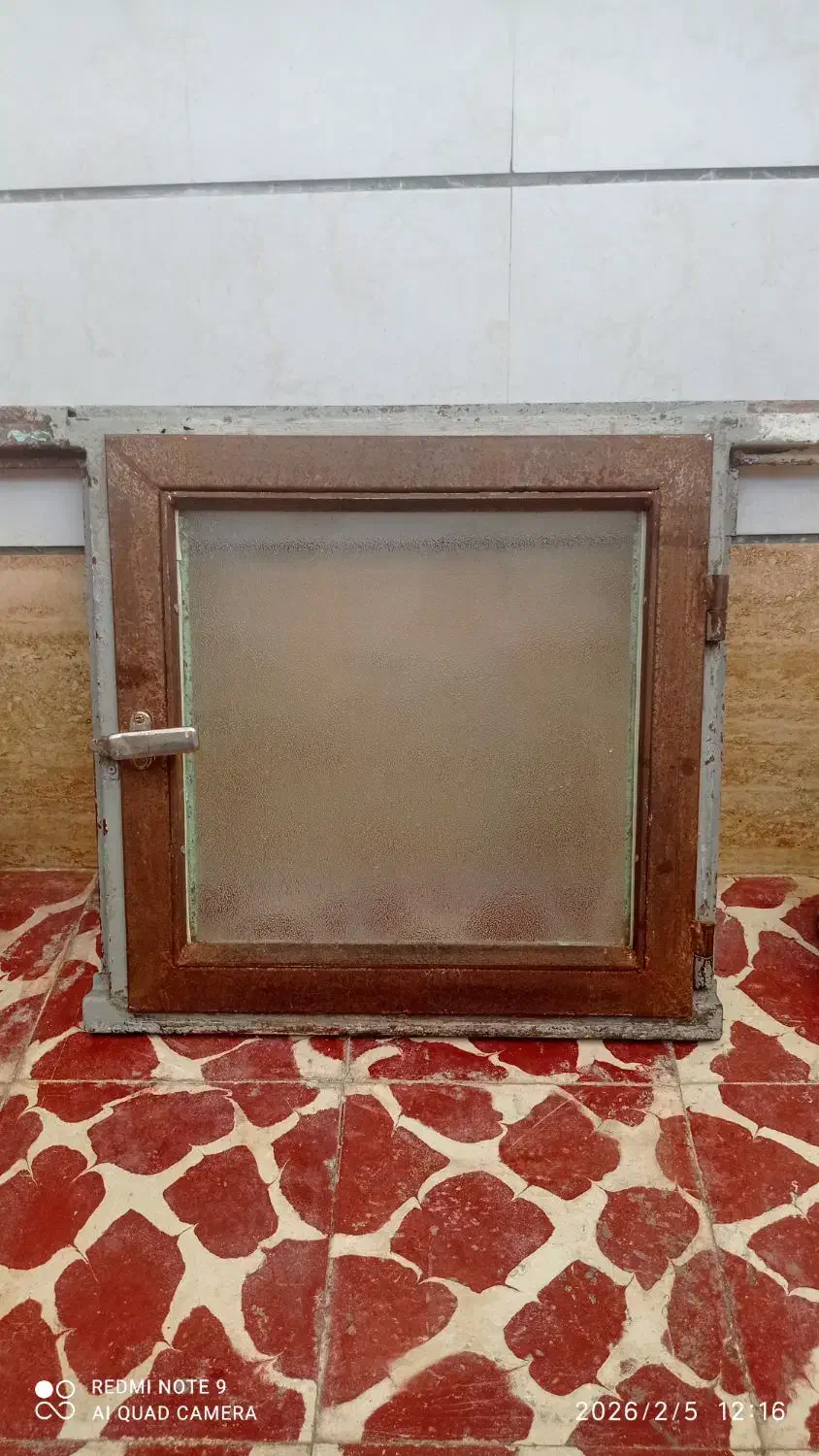 یک عدد اسپیکر سالم|سیستم صوتی خانگی|میانه, |دیوار