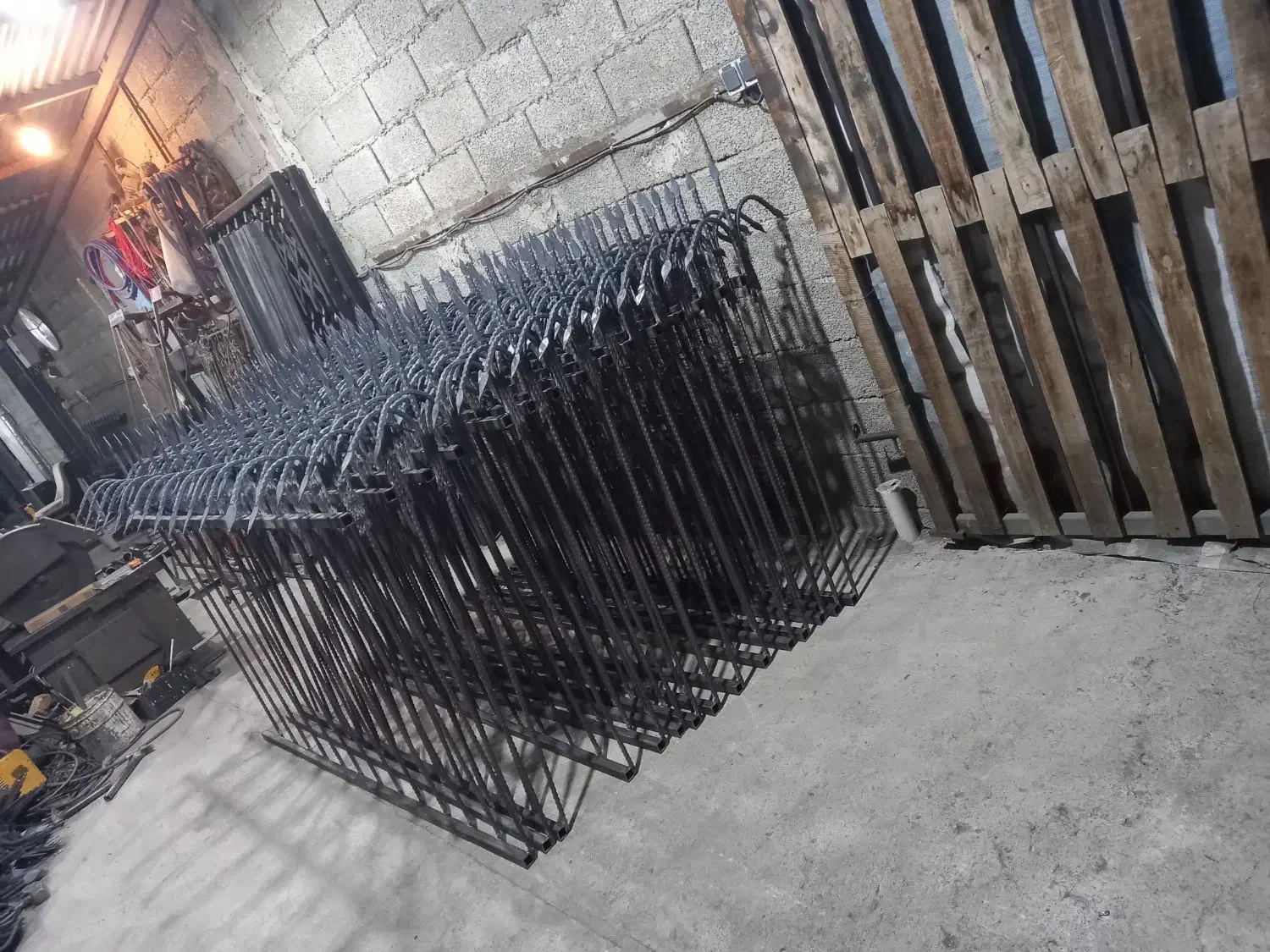 تولید کننده حفاظ سرنیزه ابشاری ،شاخ گوزنی|مصالح و تجهیزات ساختمان|فردیس, نیروگاه برق|دیوار