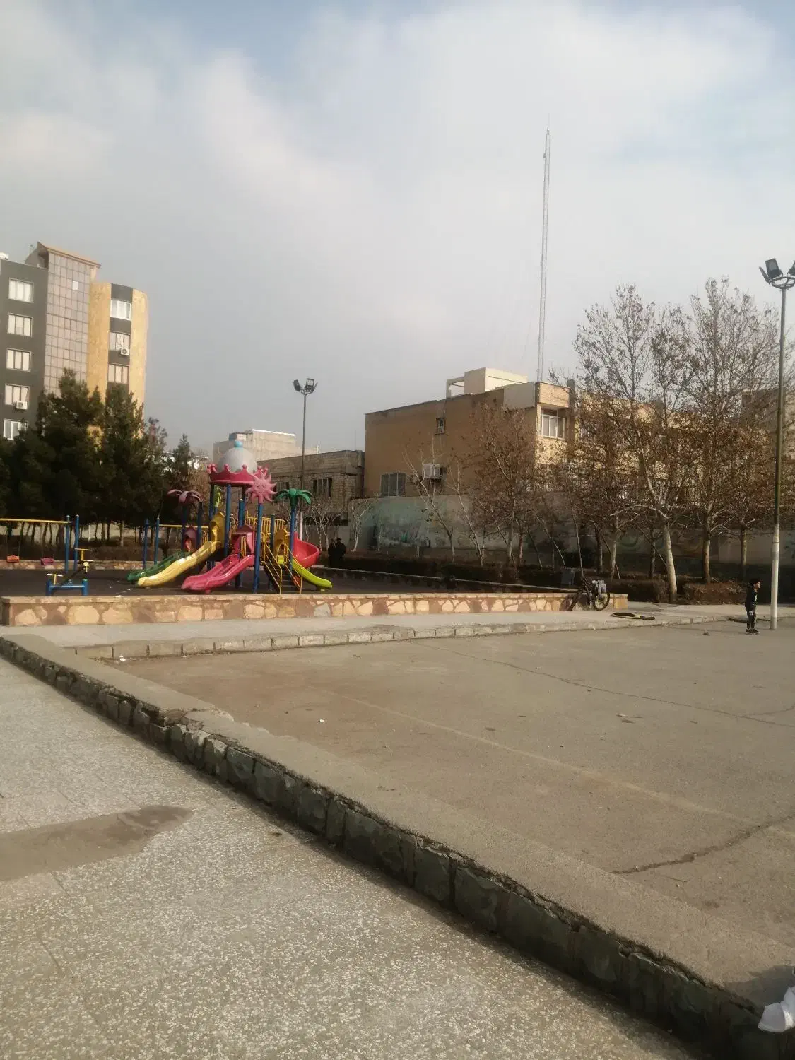 نگهبان شبانه روزی با جای خواب همراه نظافت و خدمات|استخدام سرایداری و نظافت|کرج, شهرک فهمیده|دیوار