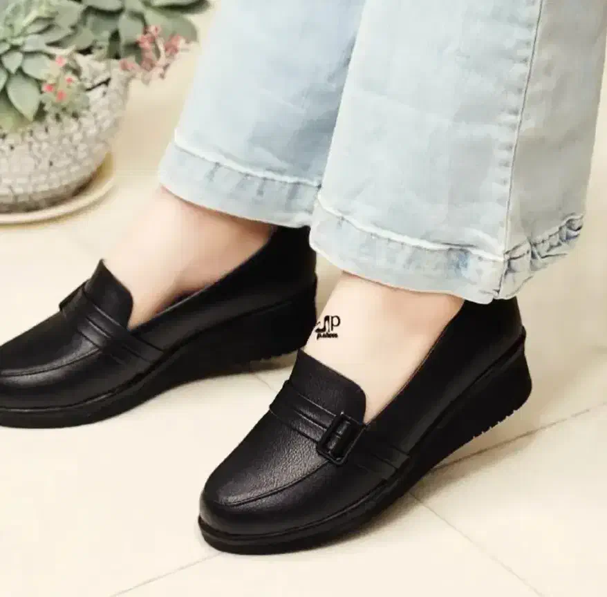 کفش نو|کیف، کفش، کمربند|پاکدشت, حصار امیر|دیوار